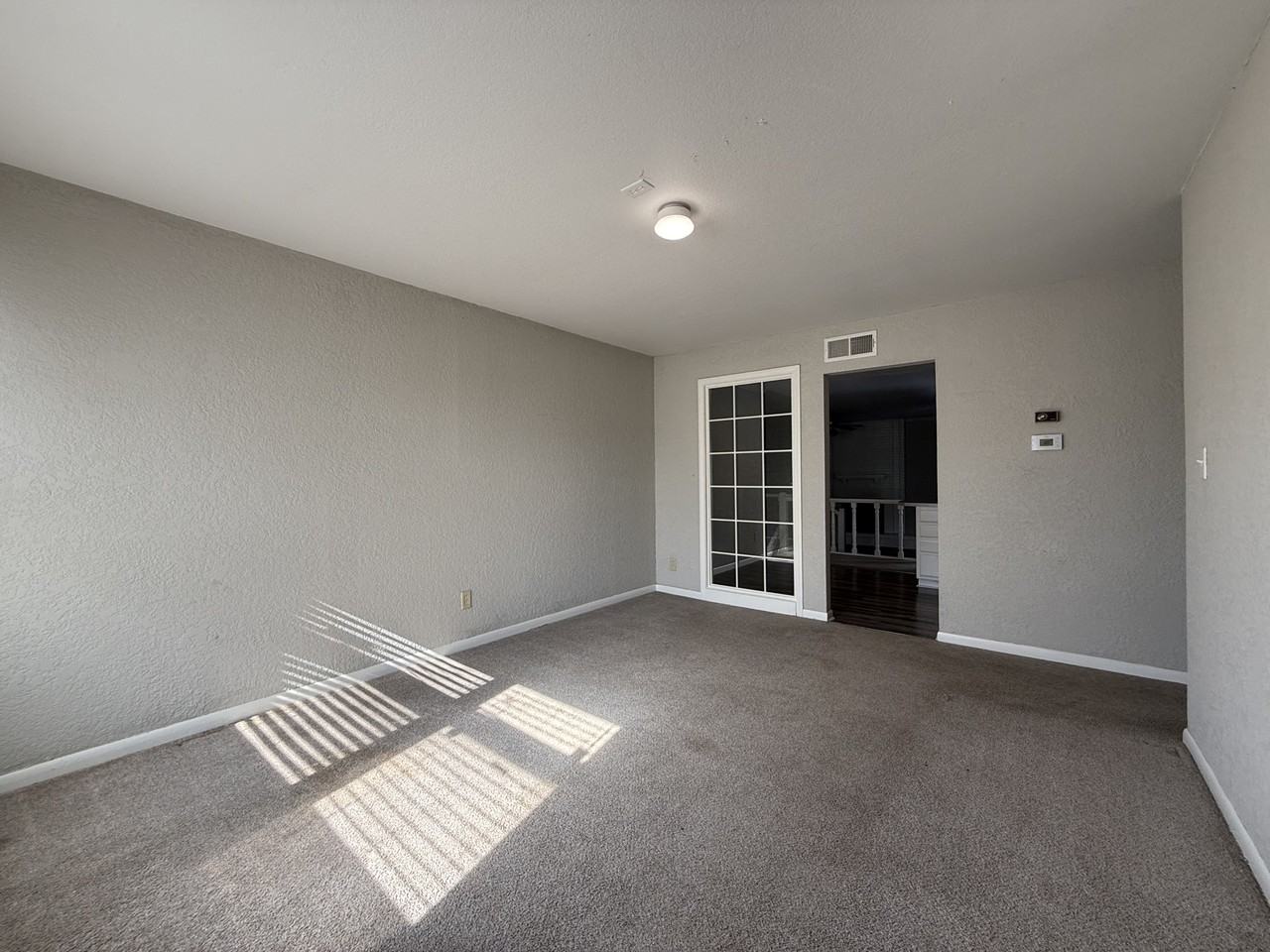 1420 E 31st St S - Photo 3 of 27