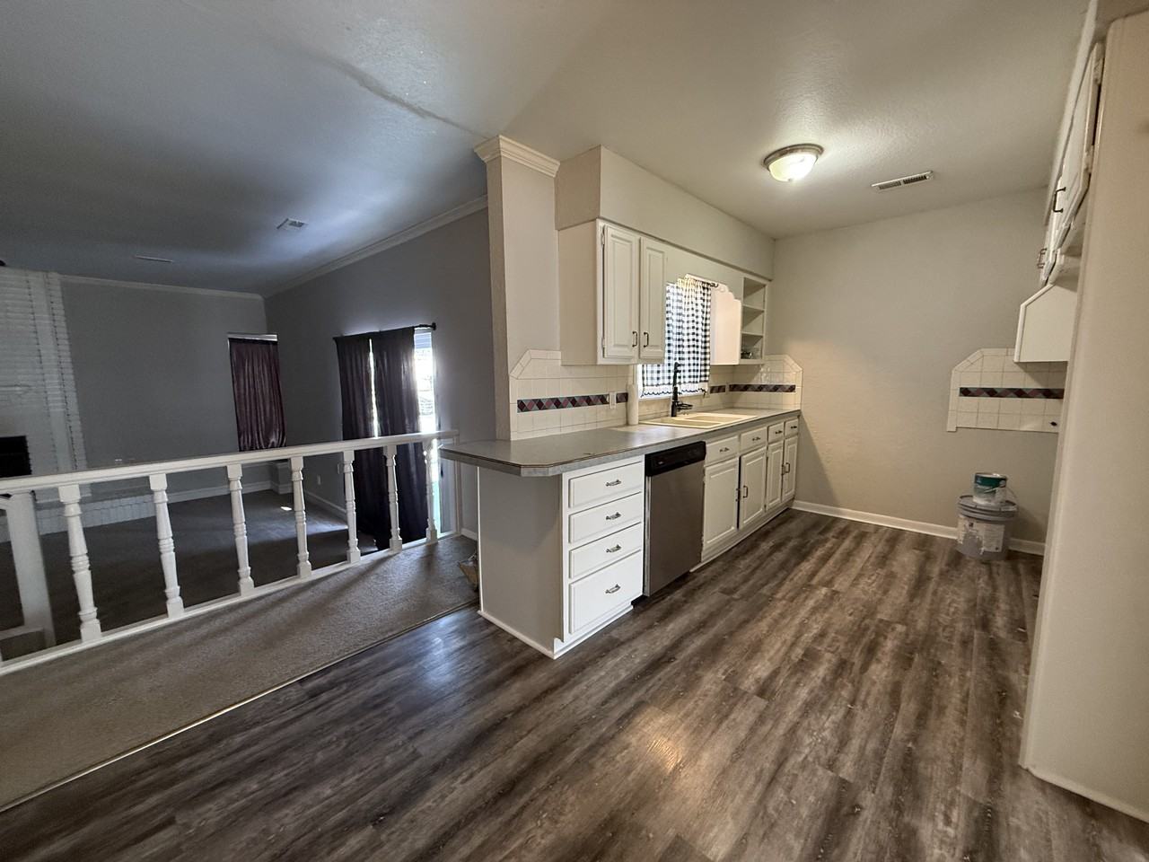 1420 E 31st St S - Photo 6 of 27