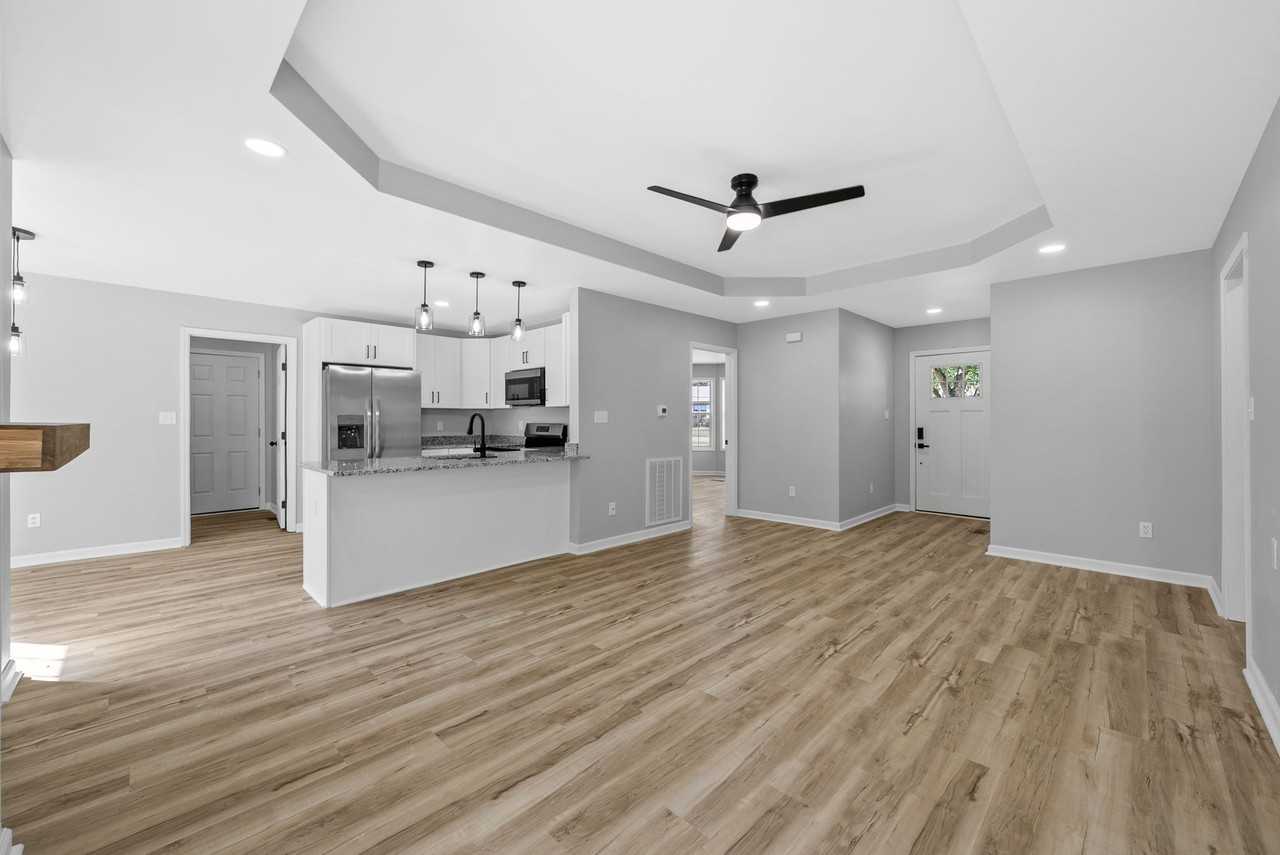 8635 Kingman Ct - Photo 6 of 27