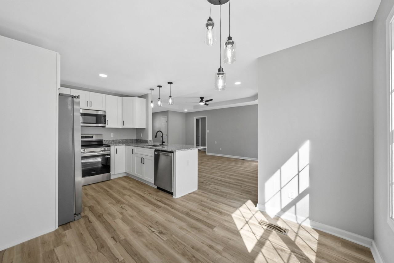 8635 Kingman Ct - Photo 7 of 27