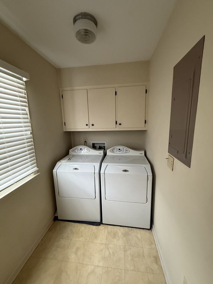 1526 Regency Ct - Photo 2 of 2