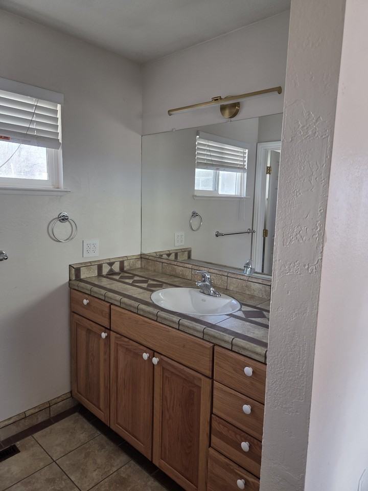 1169 Meadow Ct - Photo 5 of 20