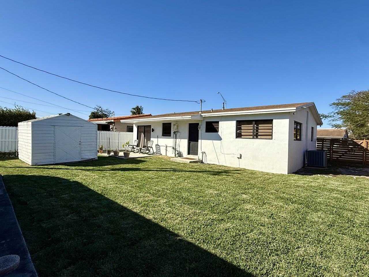 902 W 37th St - Photo 4 of 24