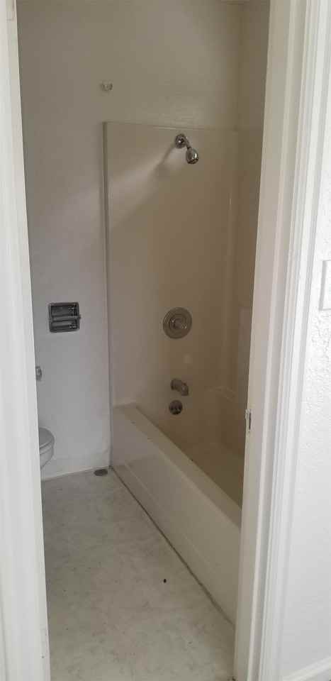 1010 Garnet St Ne #1 - Photo 3 of 18