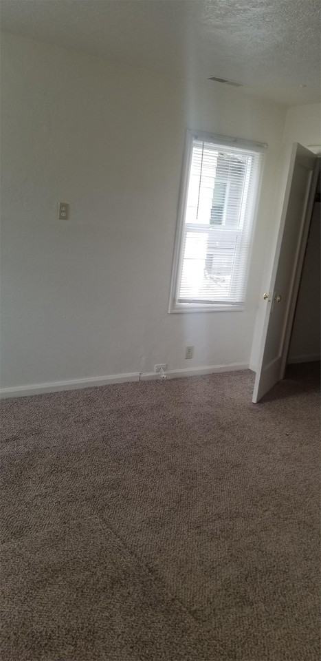 1010 Garnet St Ne #1 - Photo 7 of 18