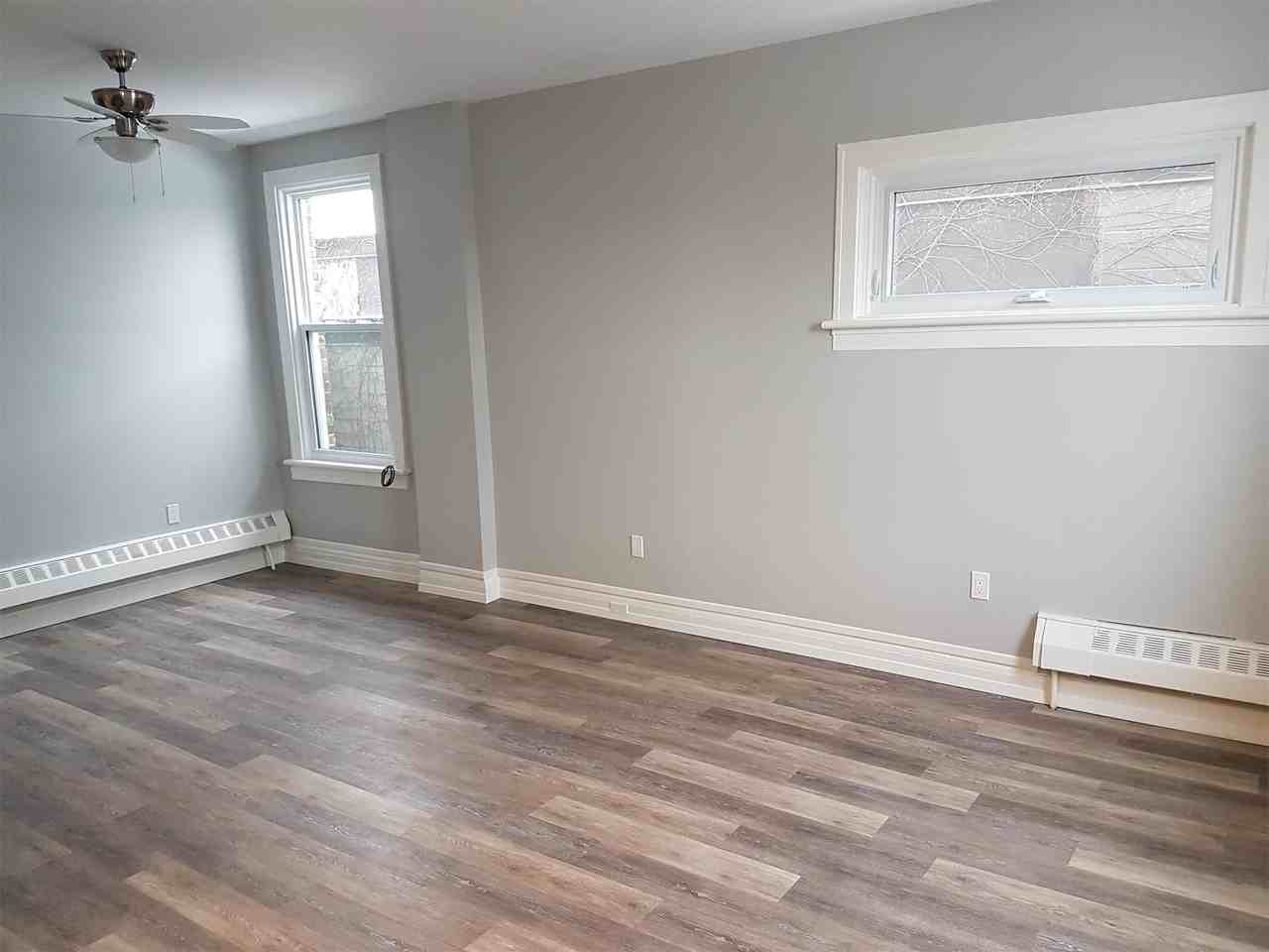 Dundas Str. 1018 - Photo 3 of 11