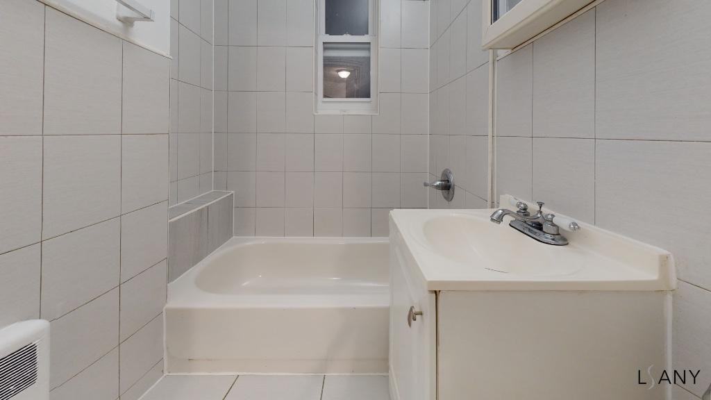 2759 Bronxwood Ave #1 - Photo 6 of 9