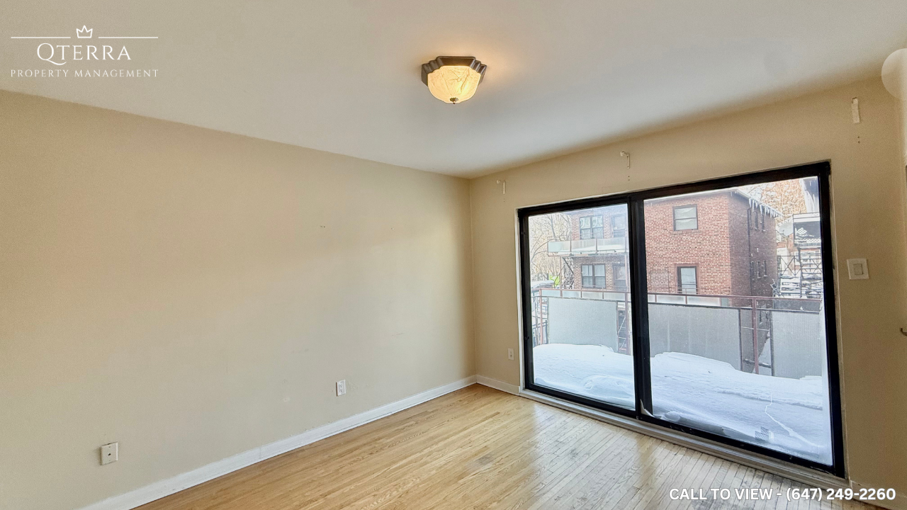 232 Lawrence Ave W - Photo 6 of 12