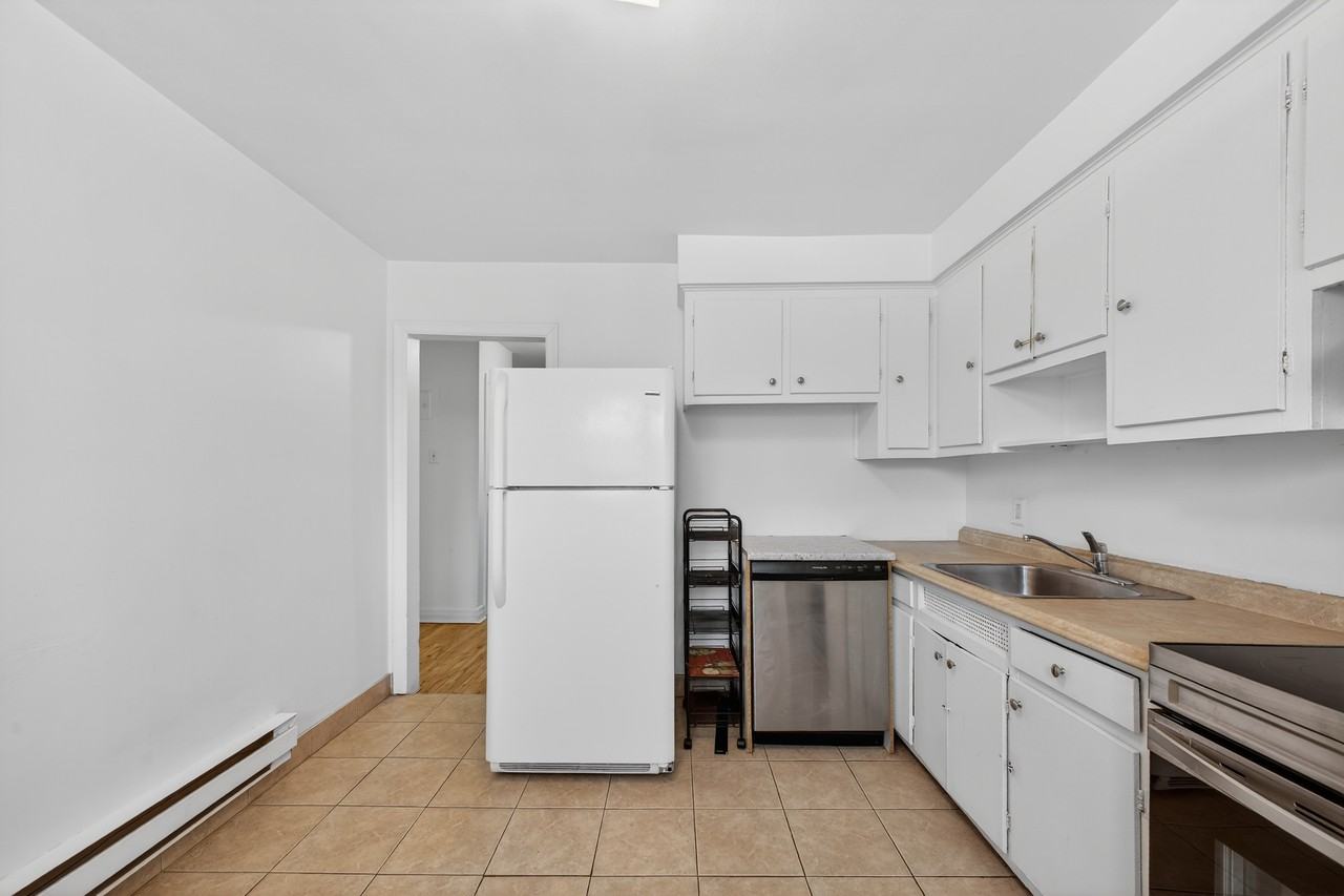 2111 Avenue Beaconsfield #3 - Photo 3 of 11