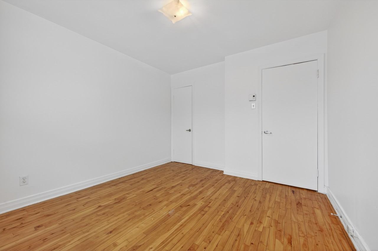 2111 Avenue Beaconsfield #3 - Photo 6 of 11