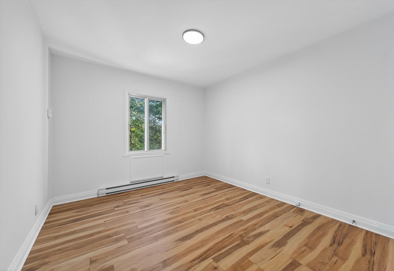 1561 Boulevard Desmarchais ##3 - Photo 3 of 13