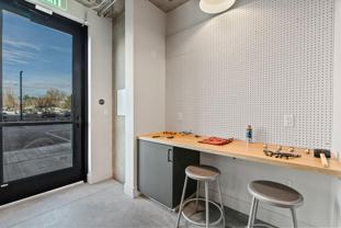 310 Sw Industrial Way - Photo 1 of 1