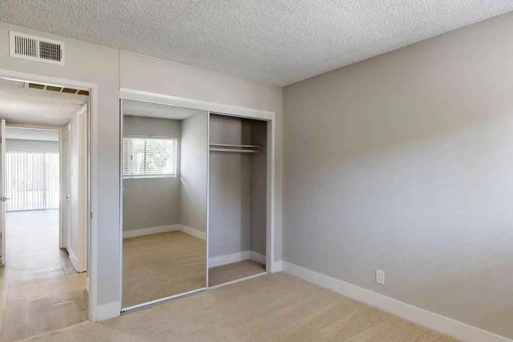 1435 Stanley Ave - Photo 5 of 5