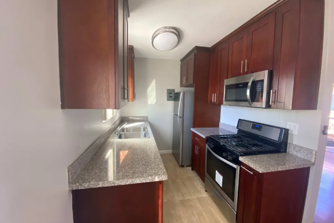 1435 Stanley Ave - Photo 6 of 10