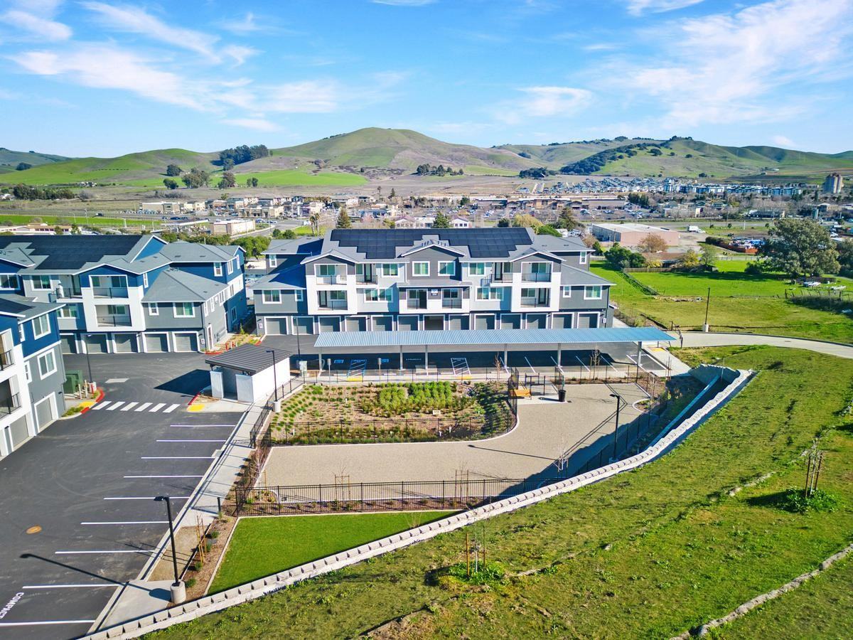 300 Opus Lane - Photo 4 of 50