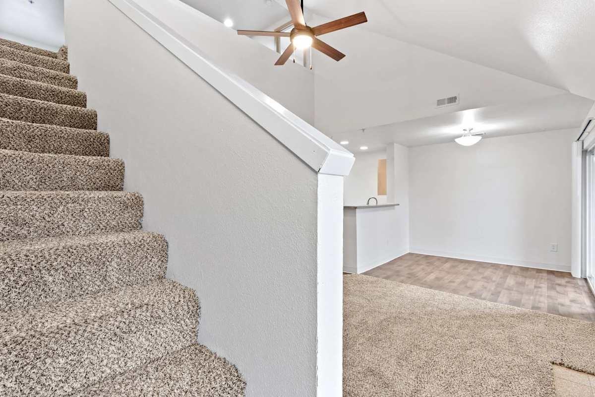 306 Ne 104th Ave - Photo 5 of 50