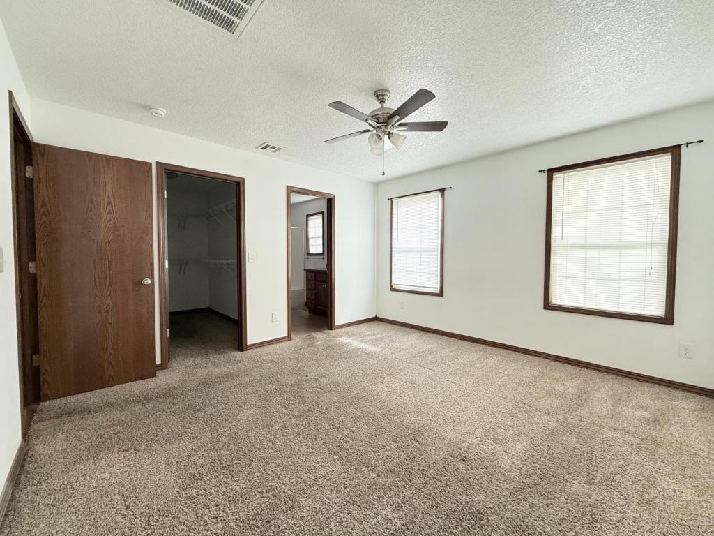 818 W 15th St - Photo 2 of 24