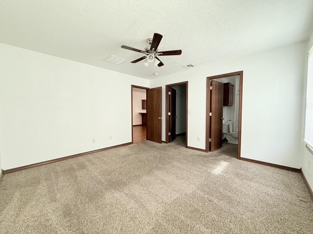 818 W 15th St - Photo 3 of 24