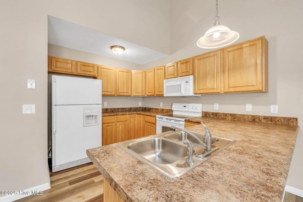 114 Lincoln Place Cir - Photo 5 of 22