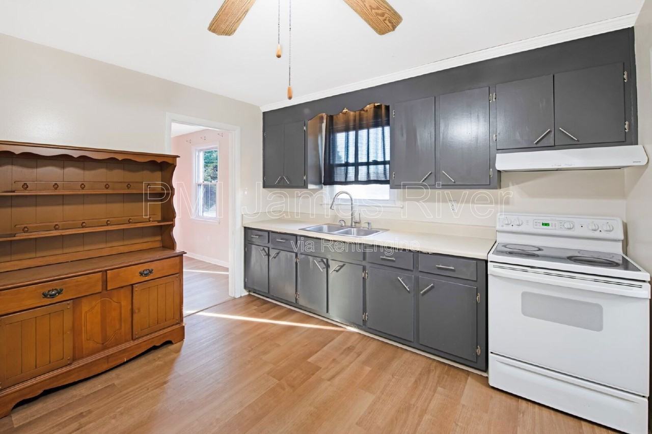 919 Laurel Rd - Photo 3 of 9