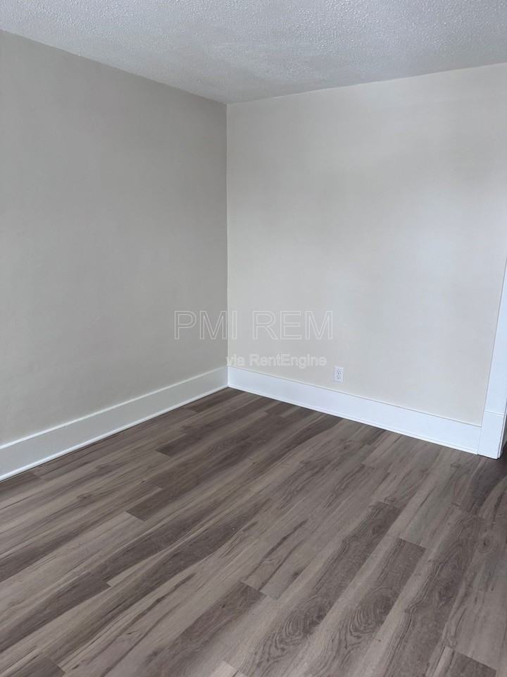 472 Sumner St #3 - Photo 4 of 12