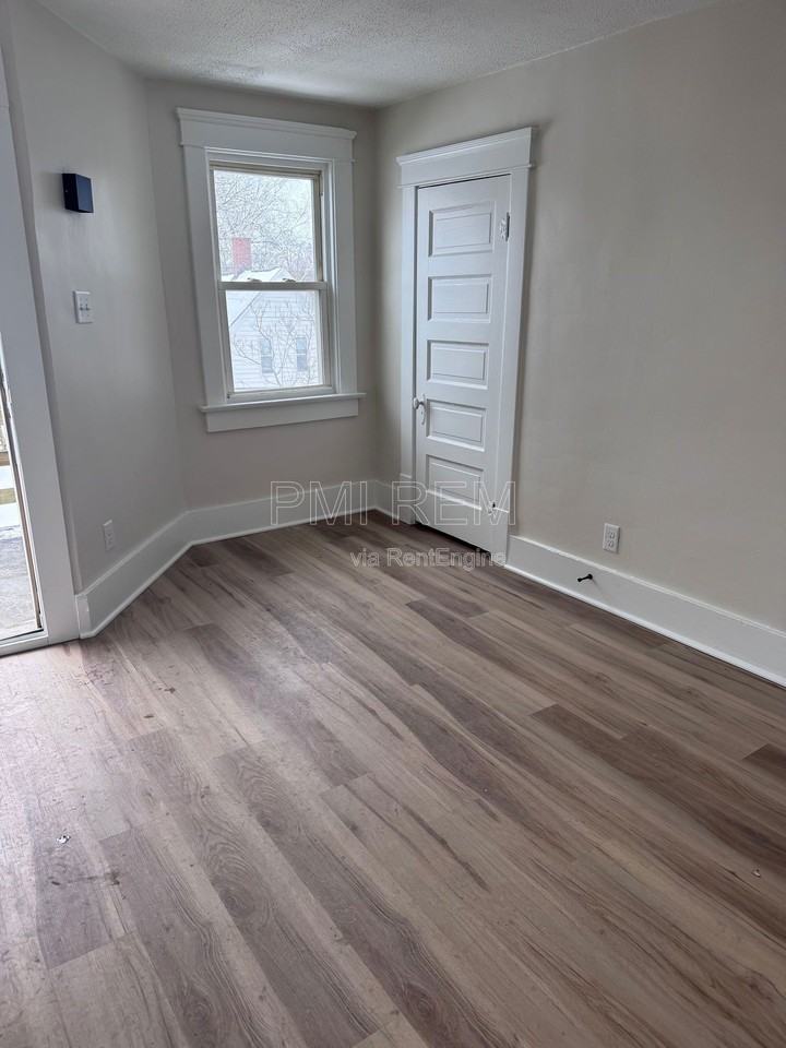 472 Sumner St #3 - Photo 5 of 12