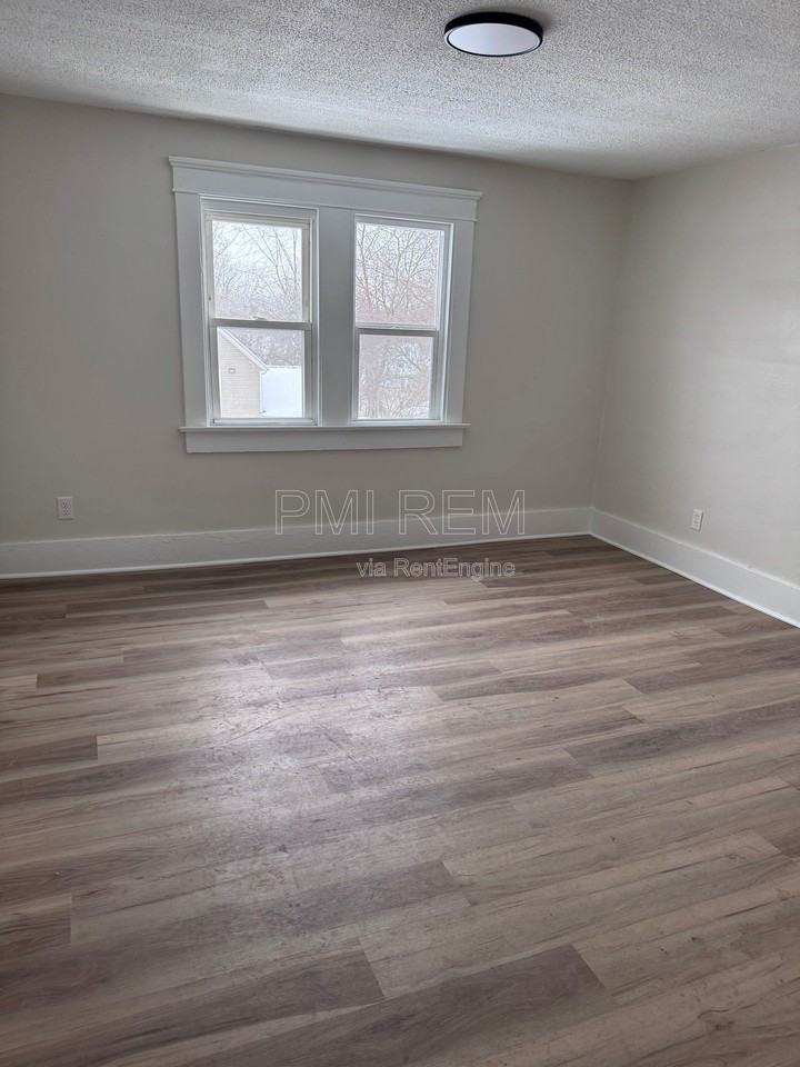 472 Sumner St #3 - Photo 6 of 12