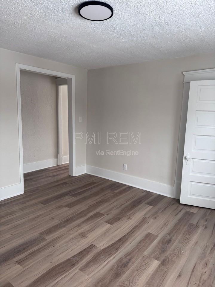 472 Sumner St #3 - Photo 7 of 12