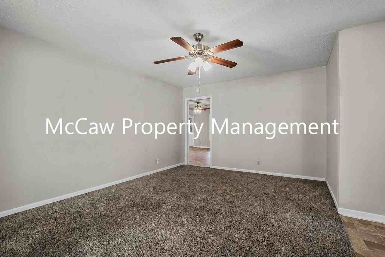 1110 Rosedale Dr - Photo 4 of 16