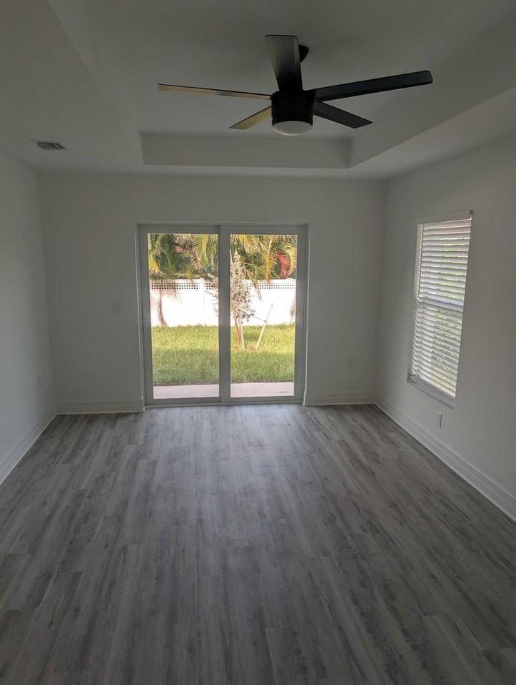 3026 Ne 6th Pl - Photo 5 of 12