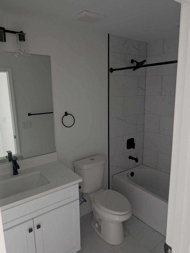 3026 Ne 6th Pl - Photo 7 of 12