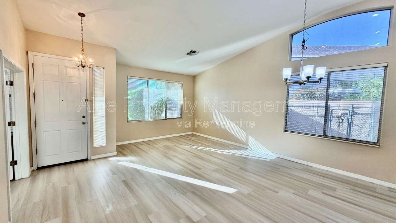 1543 S Sean Ct - Photo 5 of 42