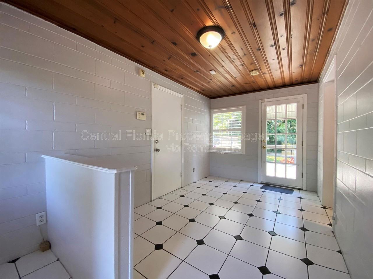 256 E Crystal Lake St - Photo 7 of 24