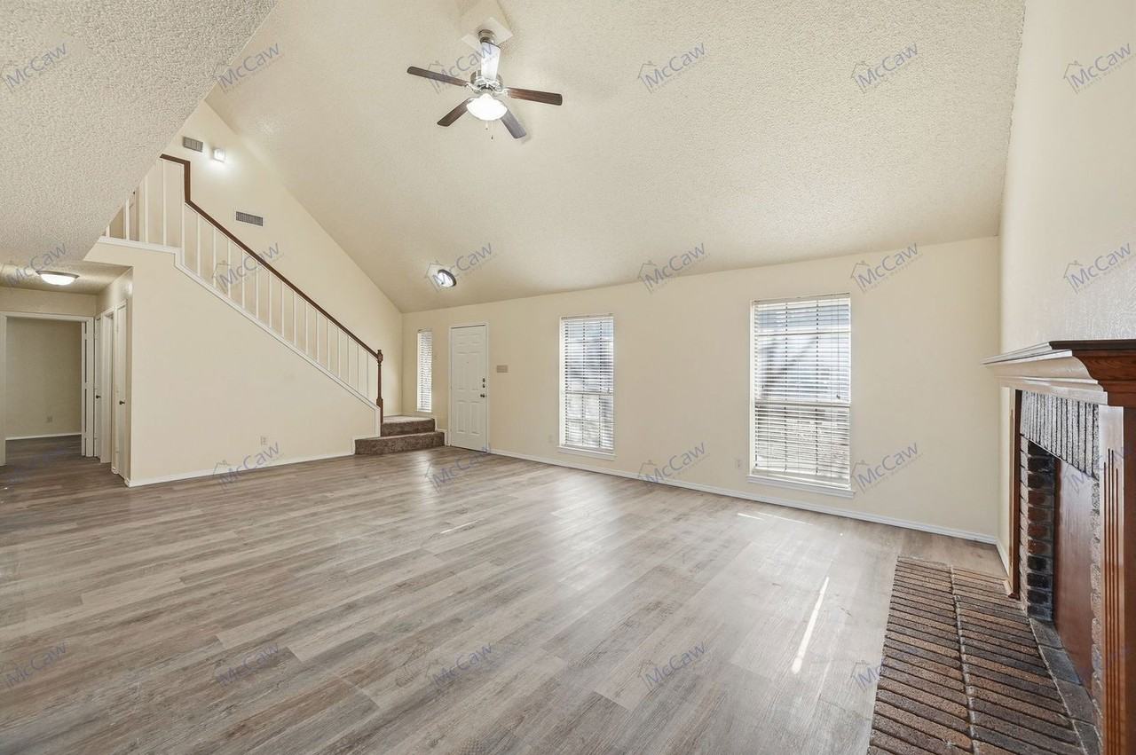 911 Wellridge Dr - Photo 5 of 23