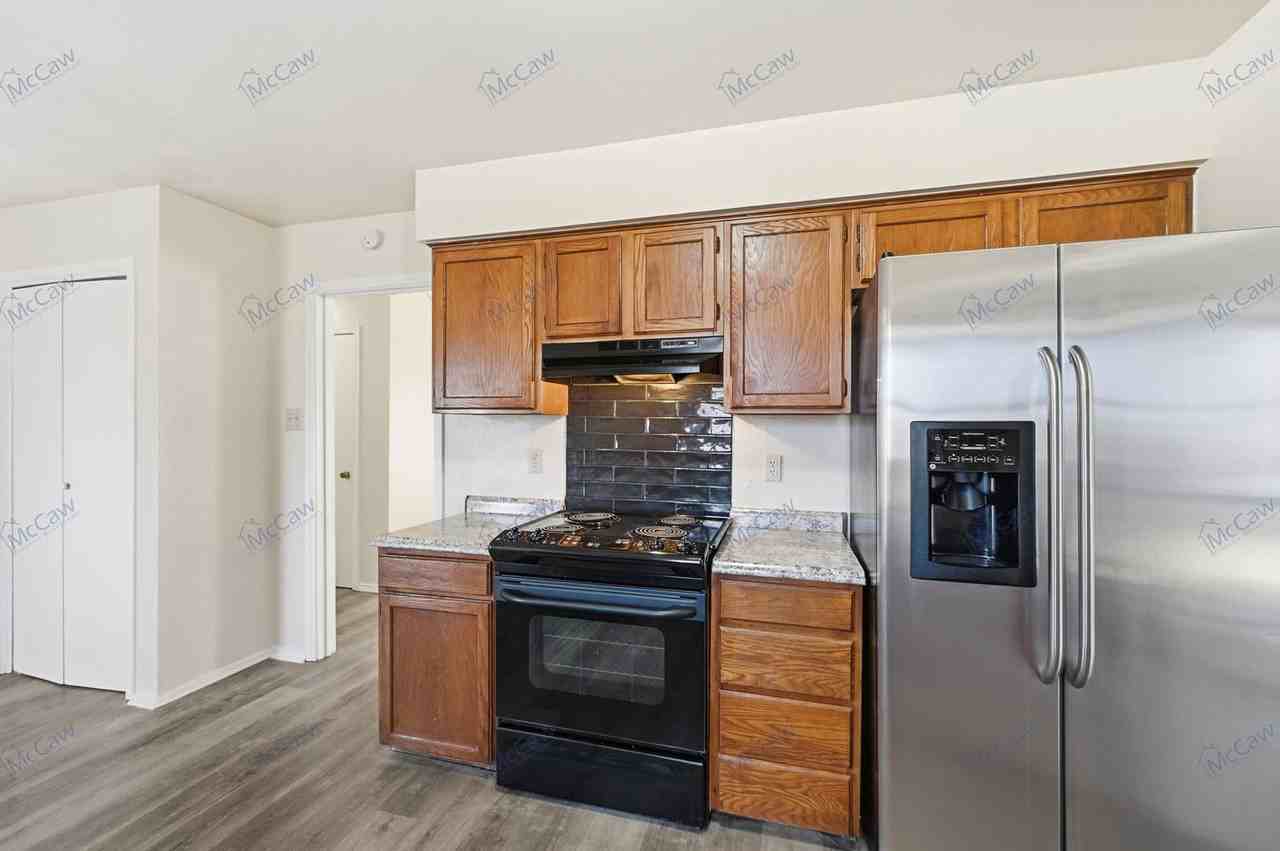 911 Wellridge Dr - Photo 6 of 23