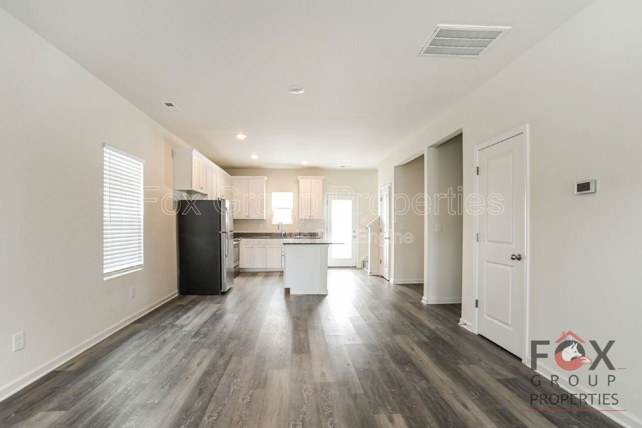 523 Locust St #B - Photo 6 of 18