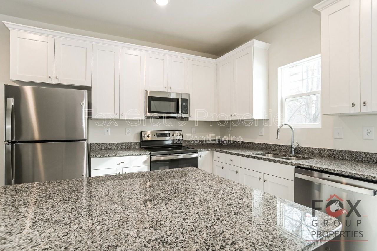 523 Locust St #B - Photo 7 of 18