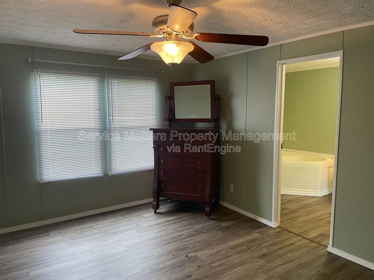 9840 Redland Rd - Photo 6 of 15