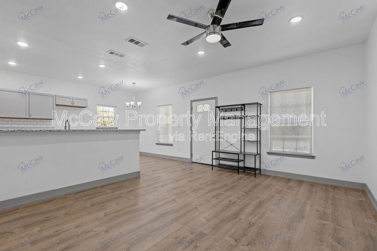 3516 Tomahawk Dr - Photo 4 of 22