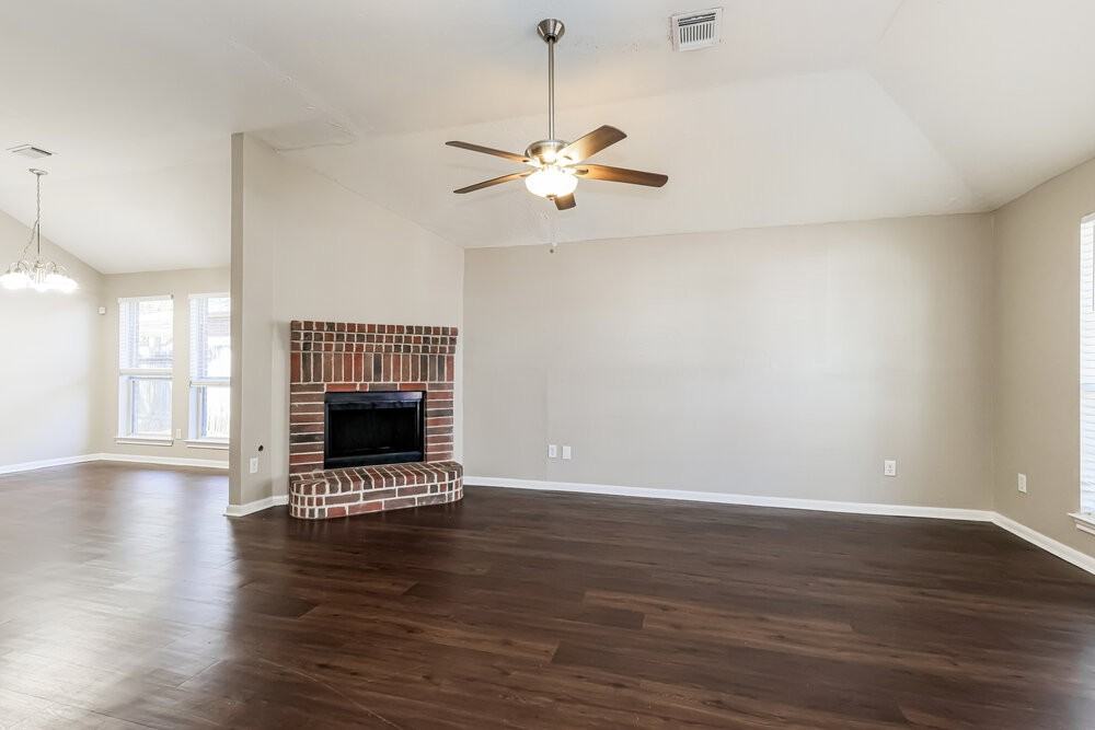 22215 Nobles Crossing Dr - Photo 3 of 16