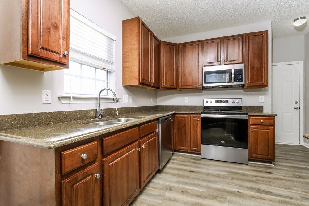 6920 Spanglers Spring Way - Photo 7 of 17