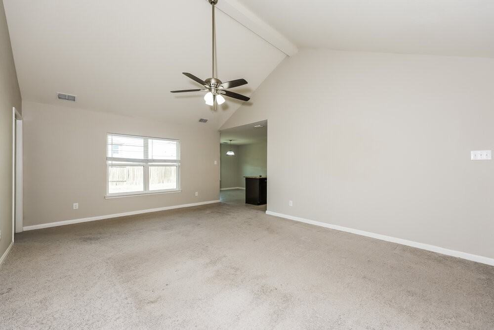 157 Aaron St - Photo 3 of 16