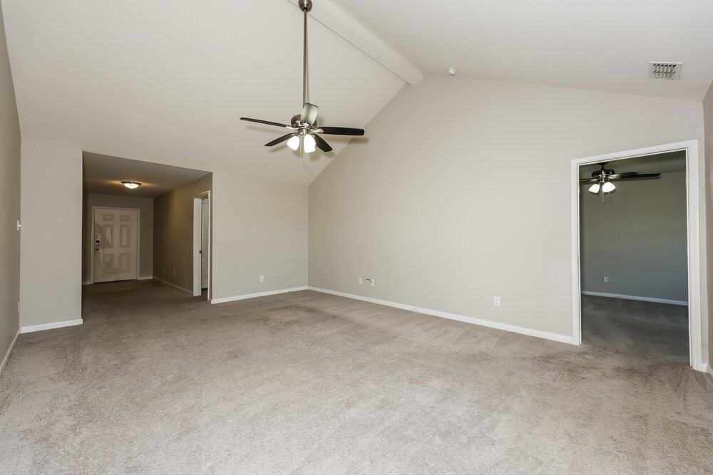 157 Aaron St - Photo 4 of 16