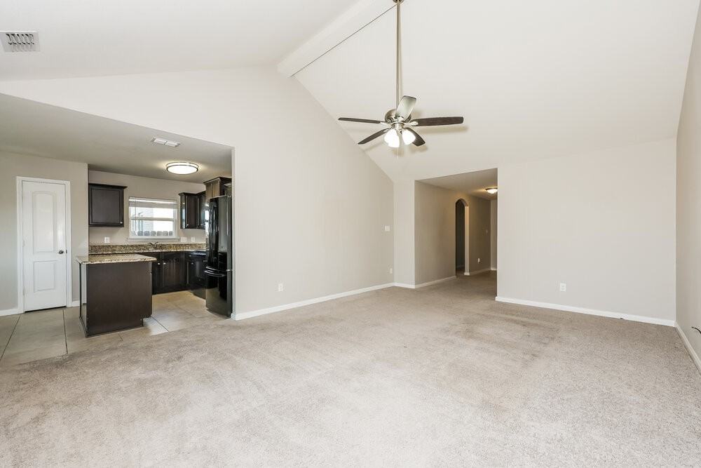 157 Aaron St - Photo 5 of 16