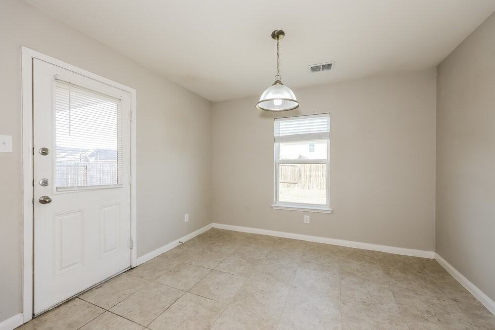 157 Aaron St - Photo 6 of 16