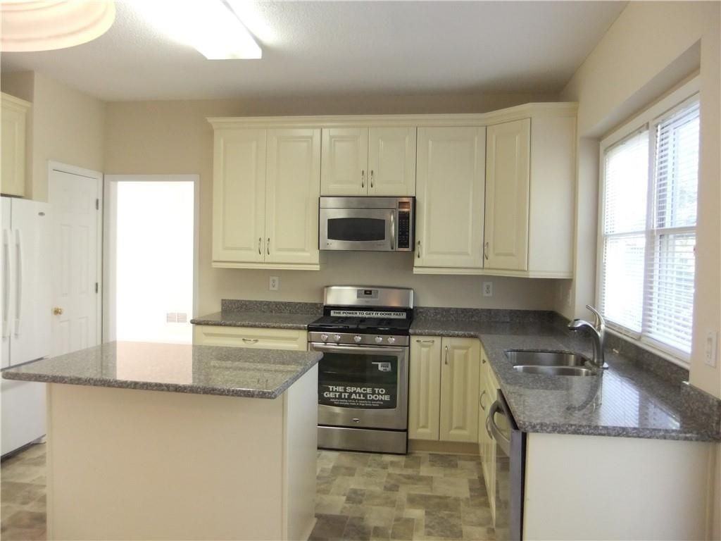 3730 Ancroft Cir - Photo 6 of 36