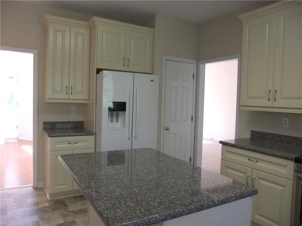 3730 Ancroft Cir - Photo 7 of 36