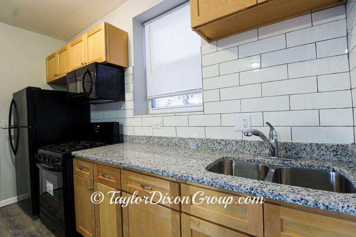 6607 S Greenwood Ave - Photo 3 of 24