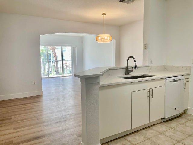 1503 Belmont Pl - Photo 3 of 7