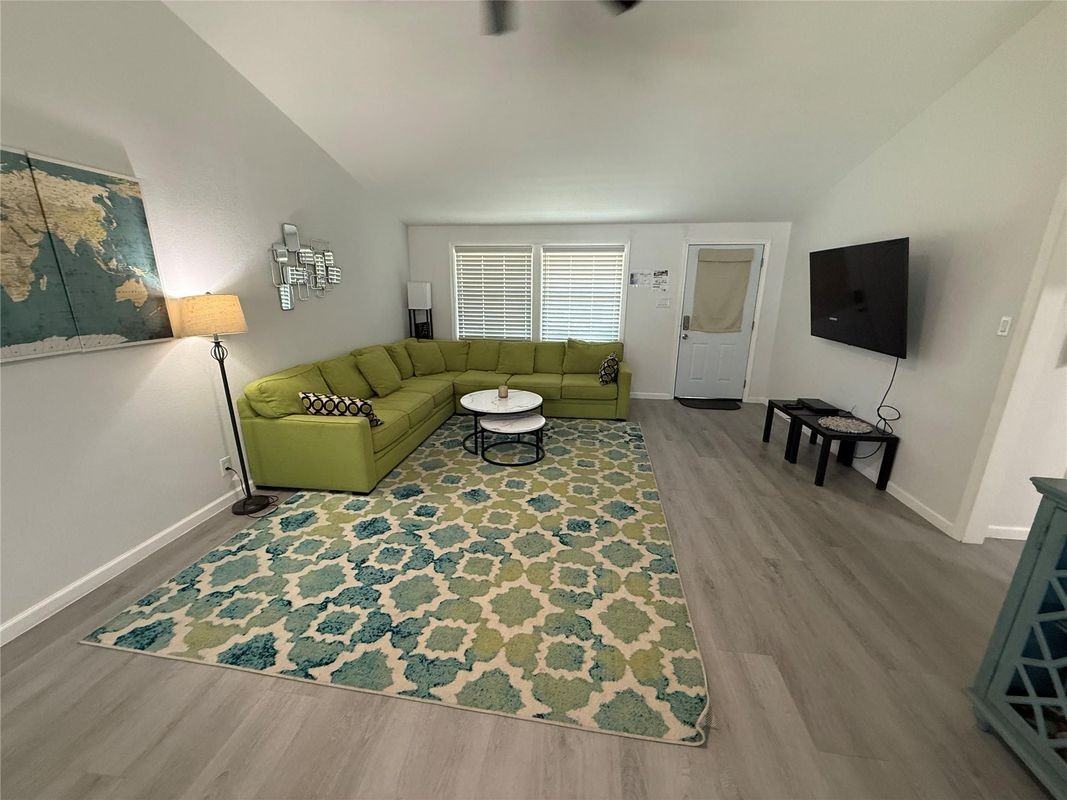 816 Loganwood Ave - Photo 2 of 3